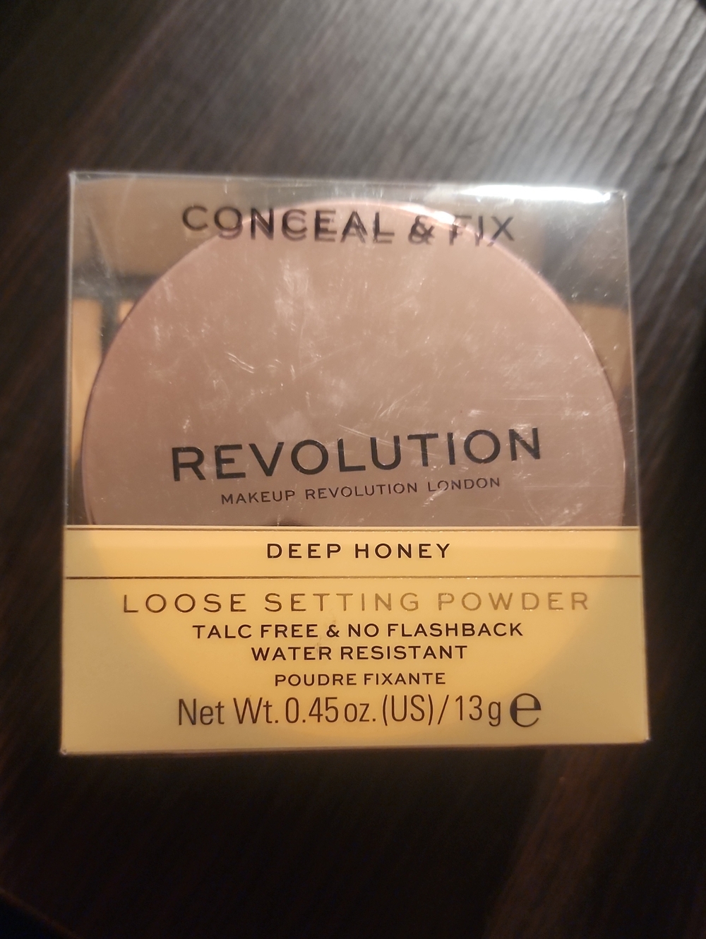 Revolution Conceal & Fix Loose Setting Powder in Deep Honey